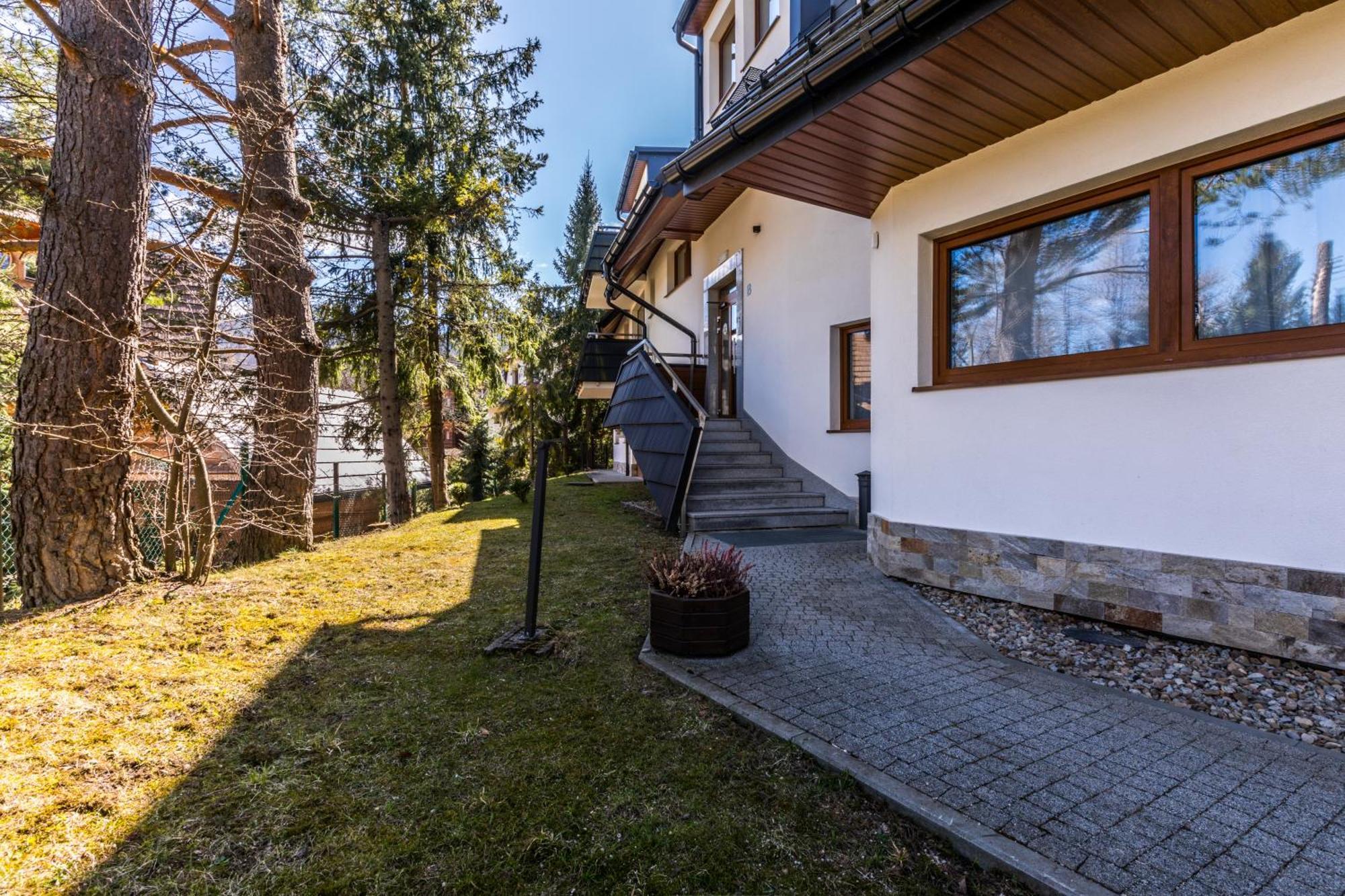 Atena Apartment *